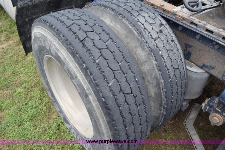 image for item K2351 1998 Peterbilt 377 semi truck