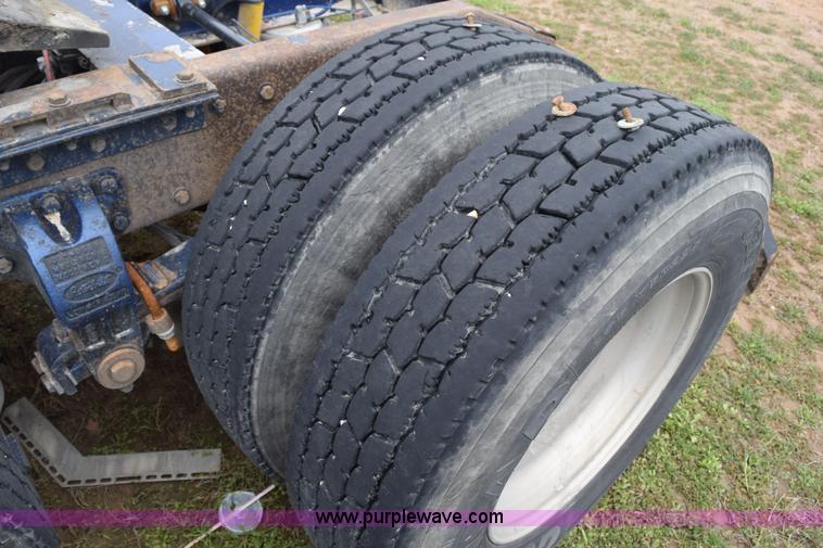 image for item K2351 1998 Peterbilt 377 semi truck