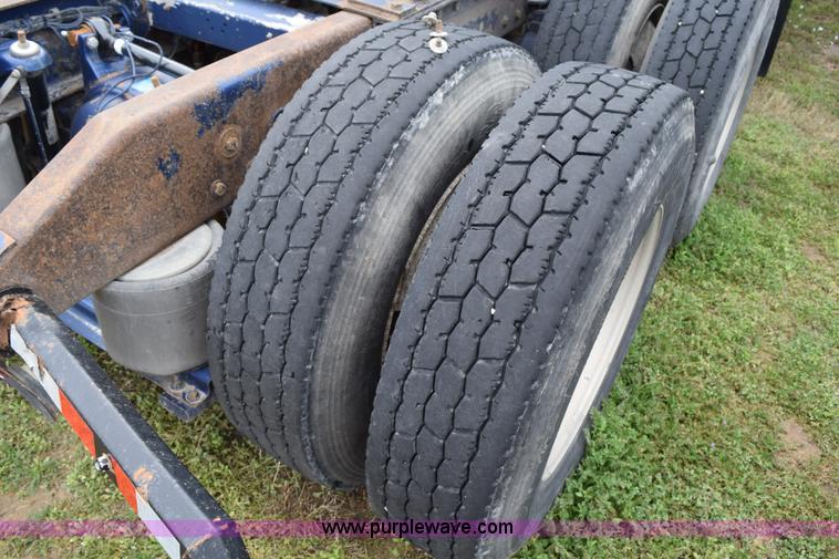 image for item K2351 1998 Peterbilt 377 semi truck