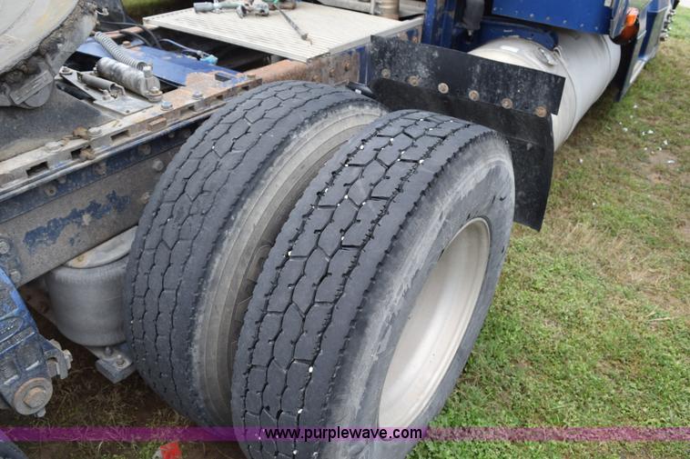 image for item K2351 1998 Peterbilt 377 semi truck