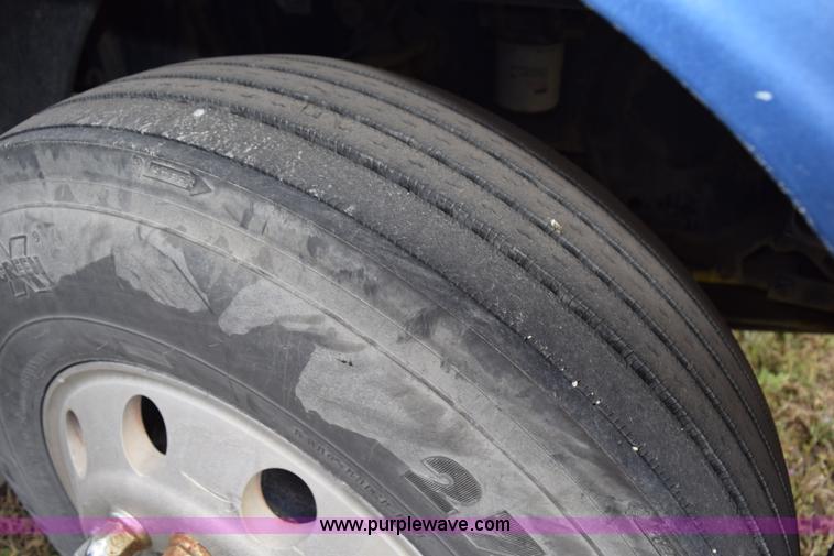 image for item K2351 1998 Peterbilt 377 semi truck