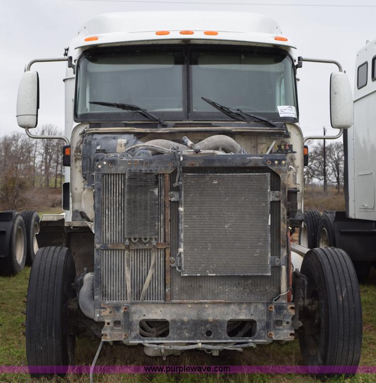 image for item K2352 2005 International 9400 semi truck