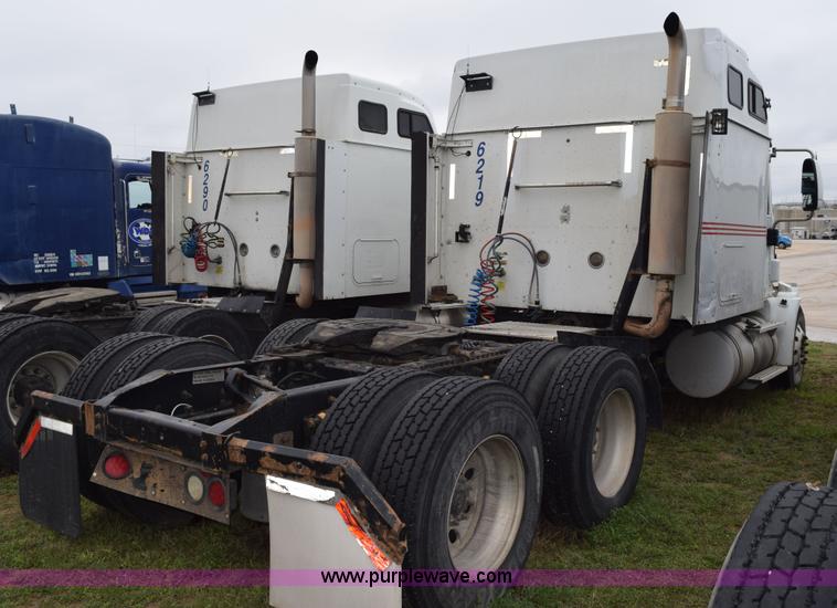 image for item K2352 2005 International 9400 semi truck