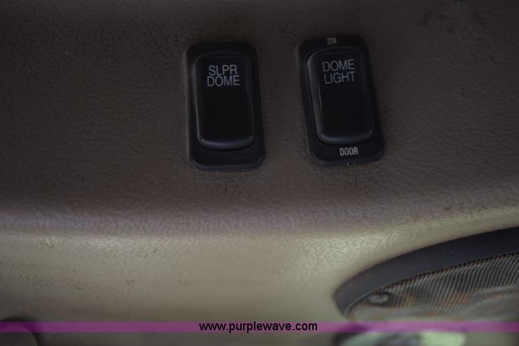 image for item K2352 2005 International 9400 semi truck