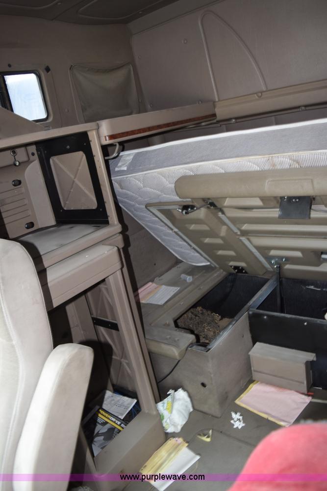 image for item K2352 2005 International 9400 semi truck