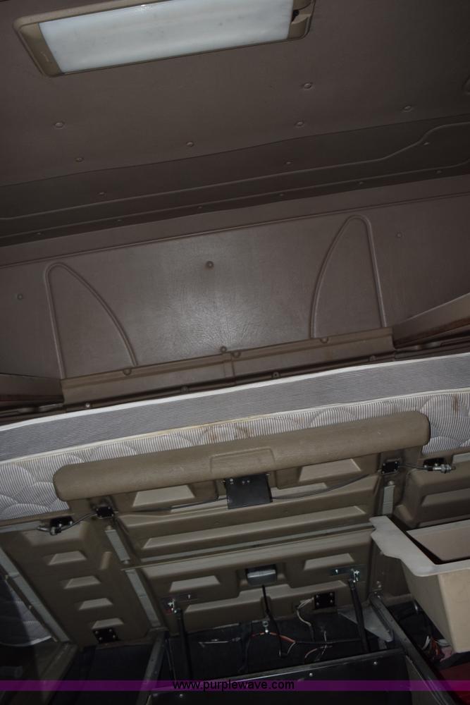 image for item K2352 2005 International 9400 semi truck