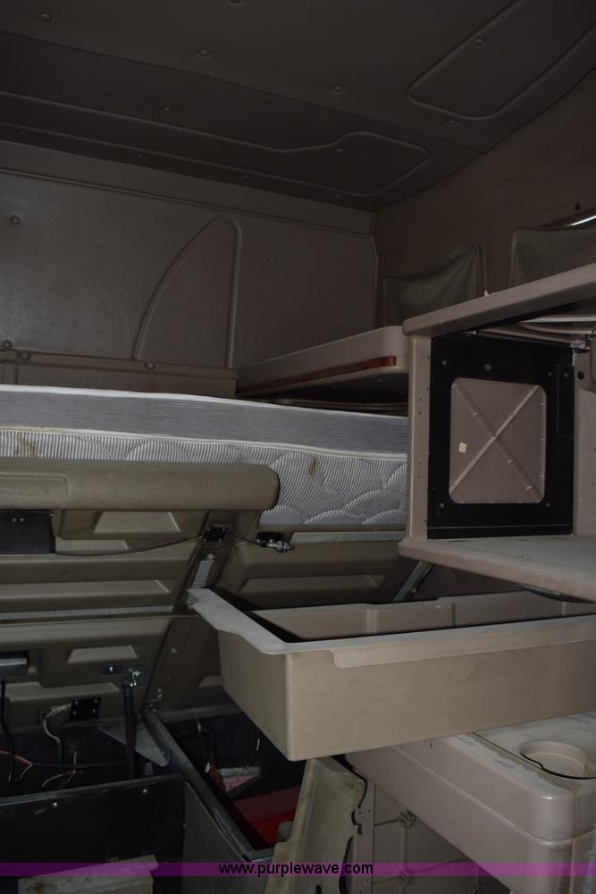 image for item K2352 2005 International 9400 semi truck