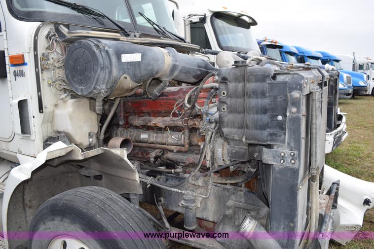 image for item K2352 2005 International 9400 semi truck