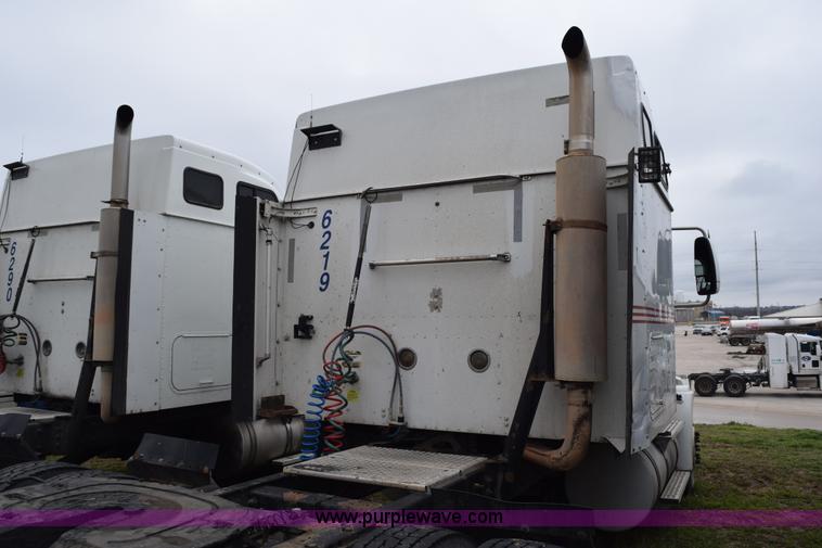 image for item K2352 2005 International 9400 semi truck