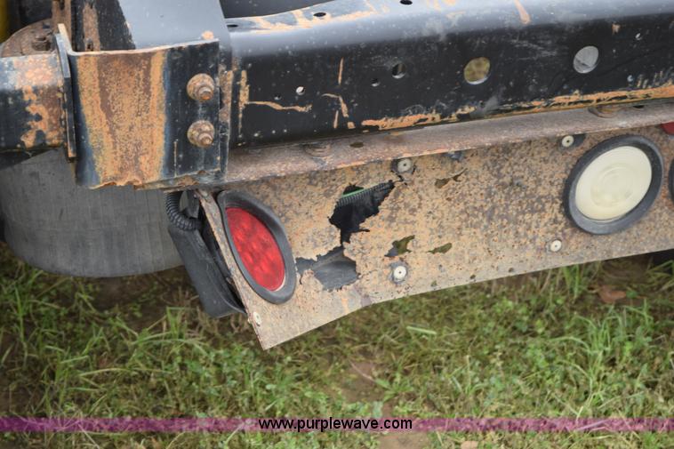 image for item K2352 2005 International 9400 semi truck