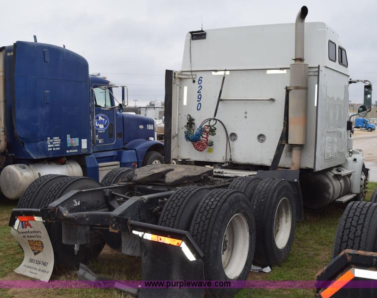 image for item K2353 2007 International 9400 semi truck