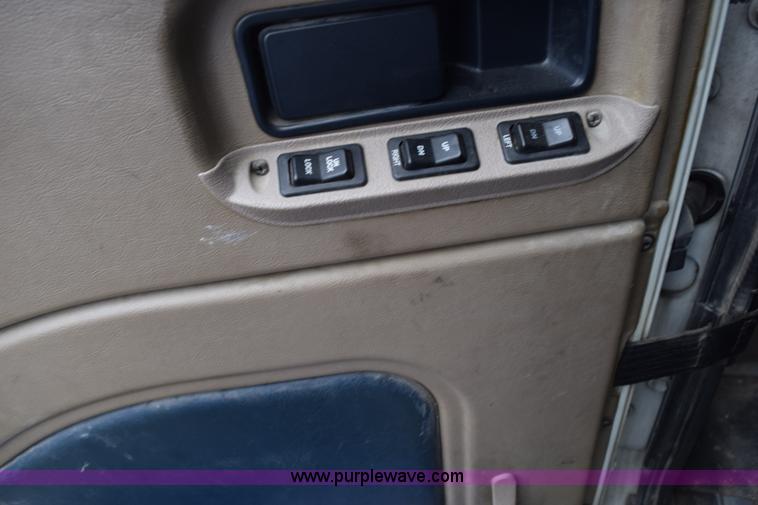 image for item K2353 2007 International 9400 semi truck