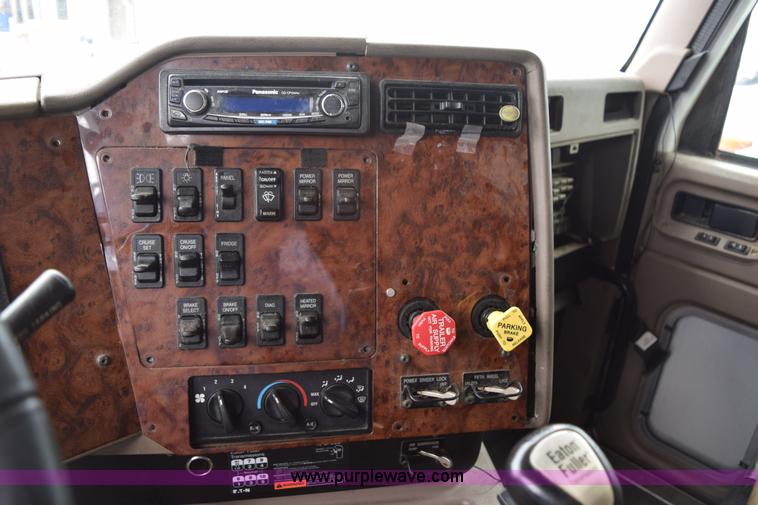 image for item K2353 2007 International 9400 semi truck