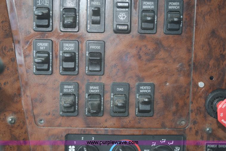 image for item K2353 2007 International 9400 semi truck