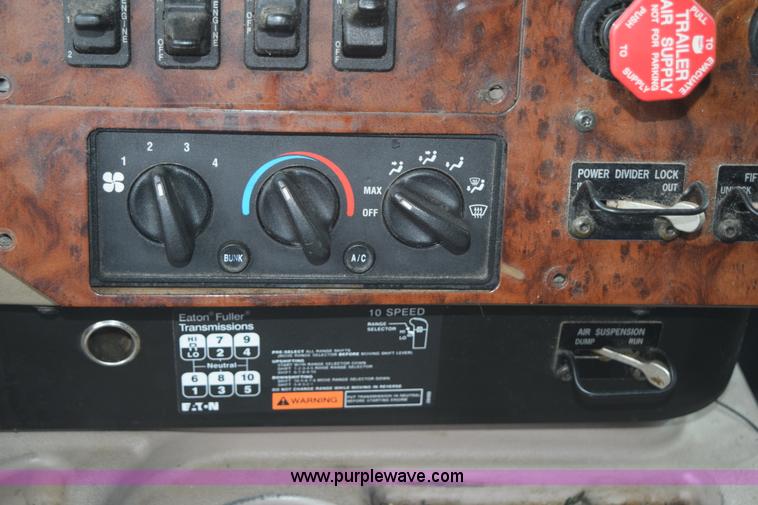 image for item K2353 2007 International 9400 semi truck