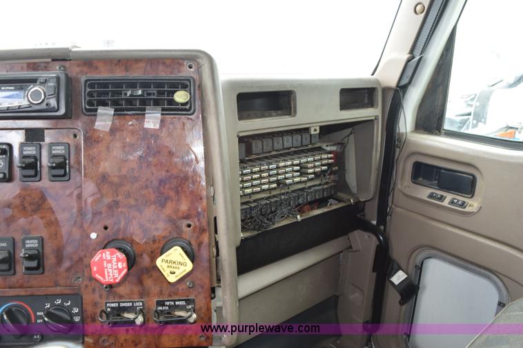 image for item K2353 2007 International 9400 semi truck