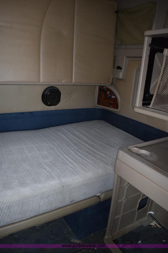 image for item K2353 2007 International 9400 semi truck