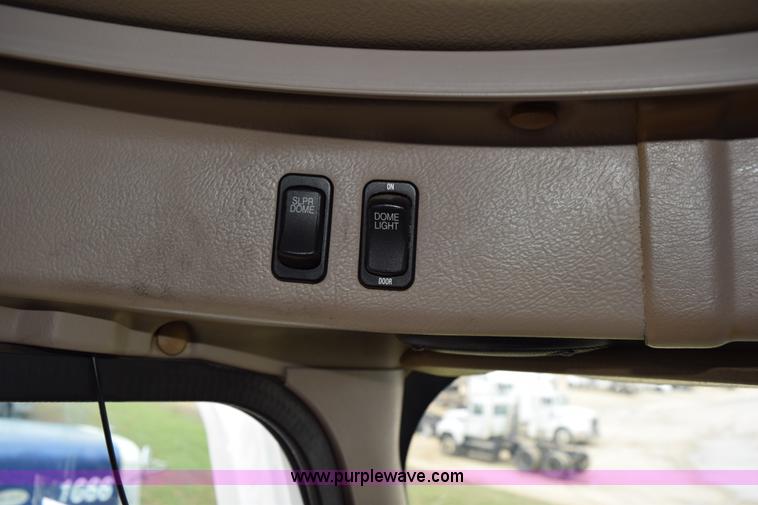 image for item K2353 2007 International 9400 semi truck