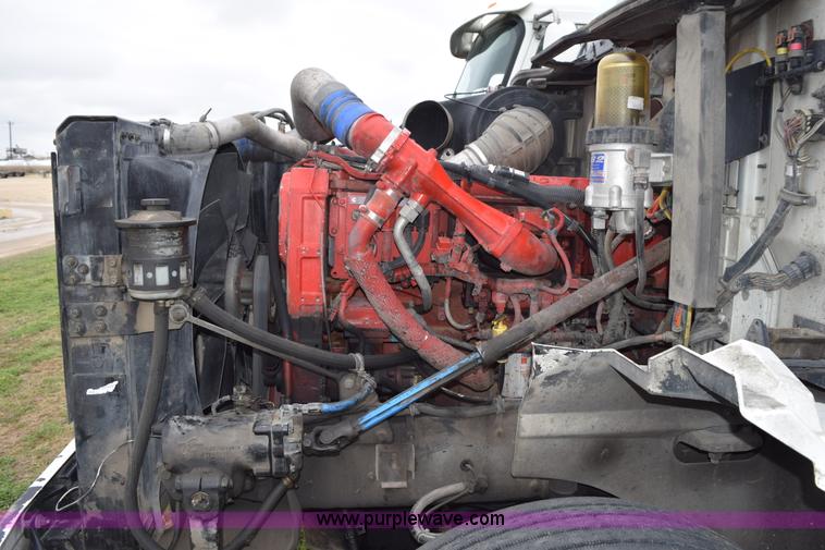 image for item K2353 2007 International 9400 semi truck