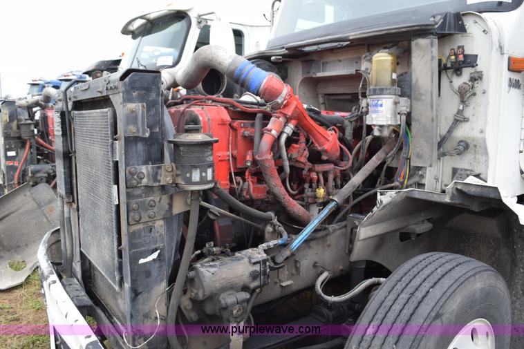 image for item K2353 2007 International 9400 semi truck