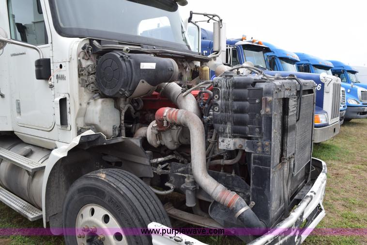 image for item K2353 2007 International 9400 semi truck