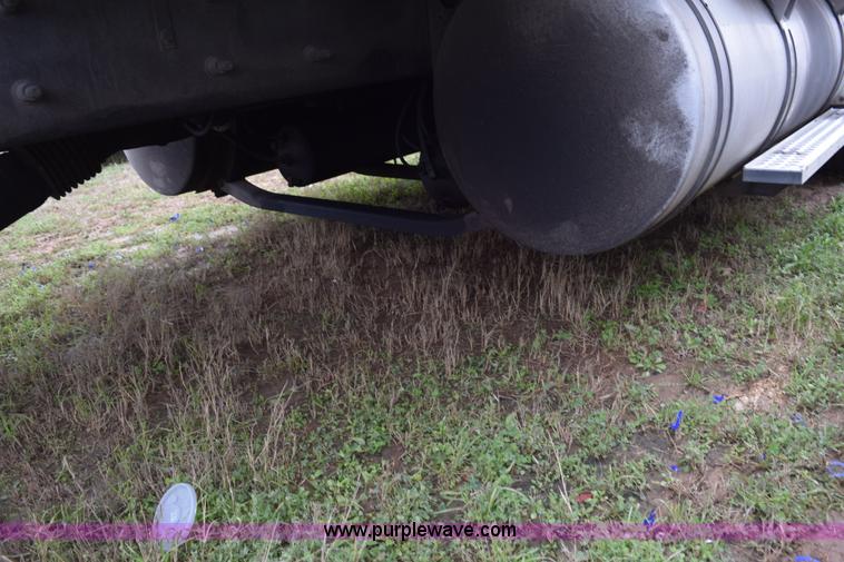 image for item K2353 2007 International 9400 semi truck