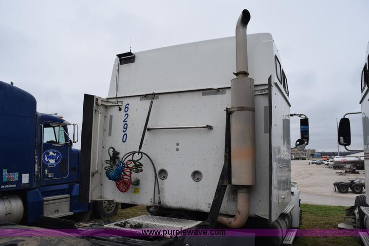 image for item K2353 2007 International 9400 semi truck