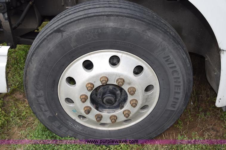 image for item K2353 2007 International 9400 semi truck