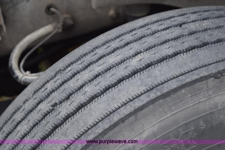 image for item K2353 2007 International 9400 semi truck