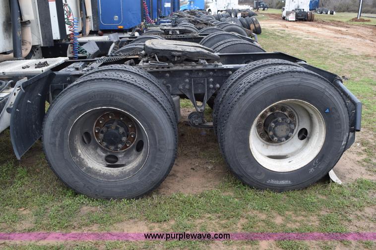 image for item K2353 2007 International 9400 semi truck