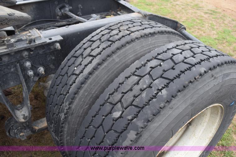 image for item K2353 2007 International 9400 semi truck