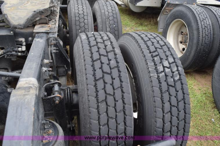 image for item K2353 2007 International 9400 semi truck