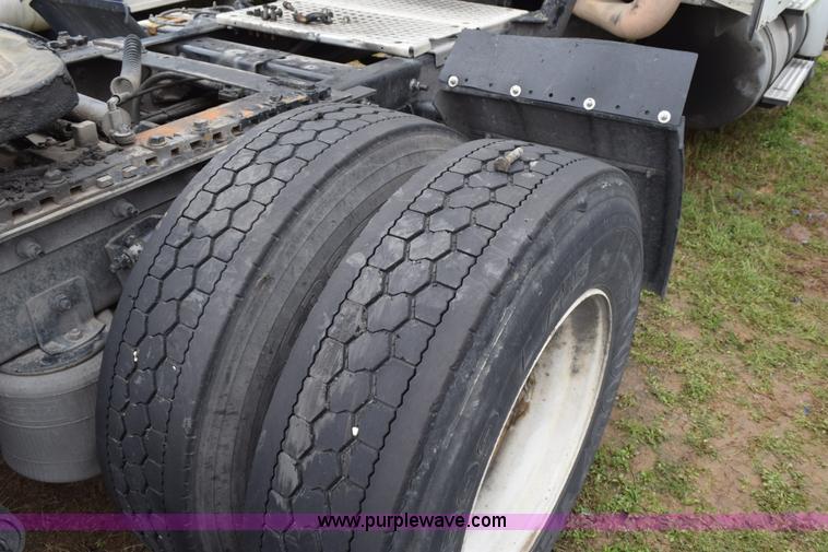 image for item K2353 2007 International 9400 semi truck