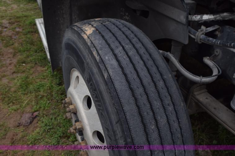 image for item K2353 2007 International 9400 semi truck