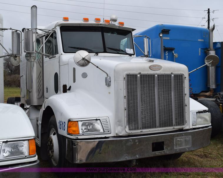 image for item K2354 1999 Peterbilt 377 semi truck