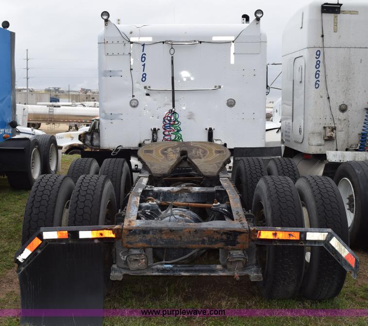image for item K2354 1999 Peterbilt 377 semi truck