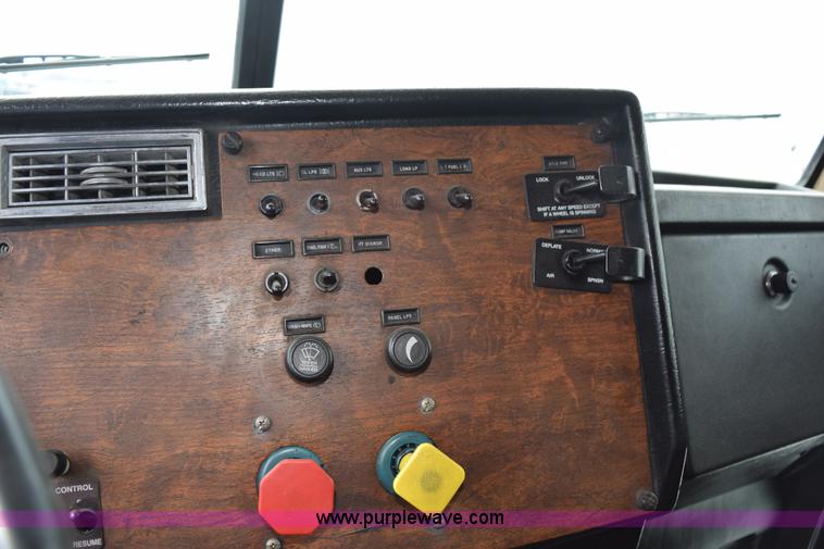 image for item K2354 1999 Peterbilt 377 semi truck