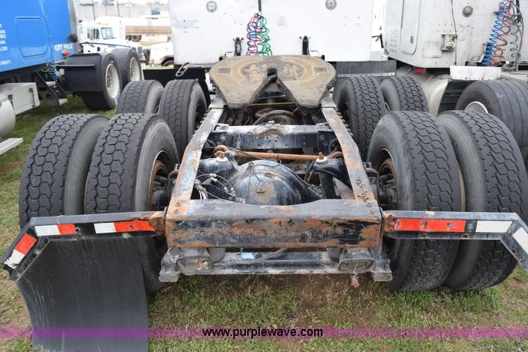 image for item K2354 1999 Peterbilt 377 semi truck