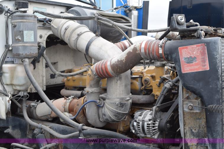 image for item K2354 1999 Peterbilt 377 semi truck