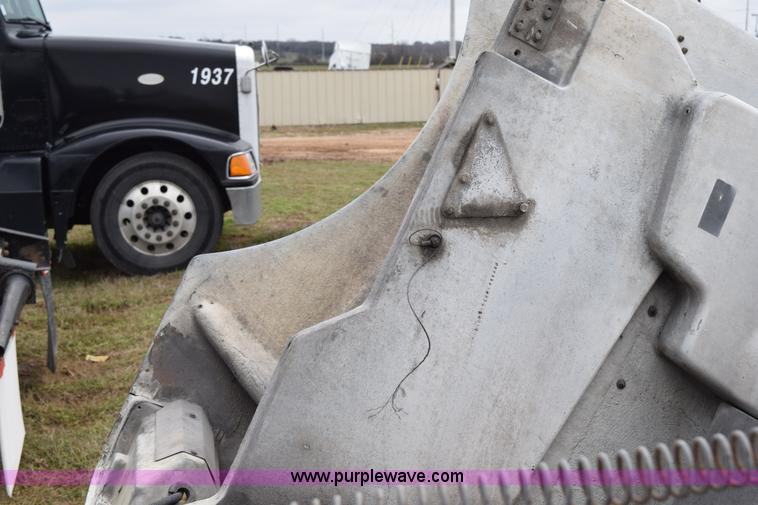 image for item K2354 1999 Peterbilt 377 semi truck