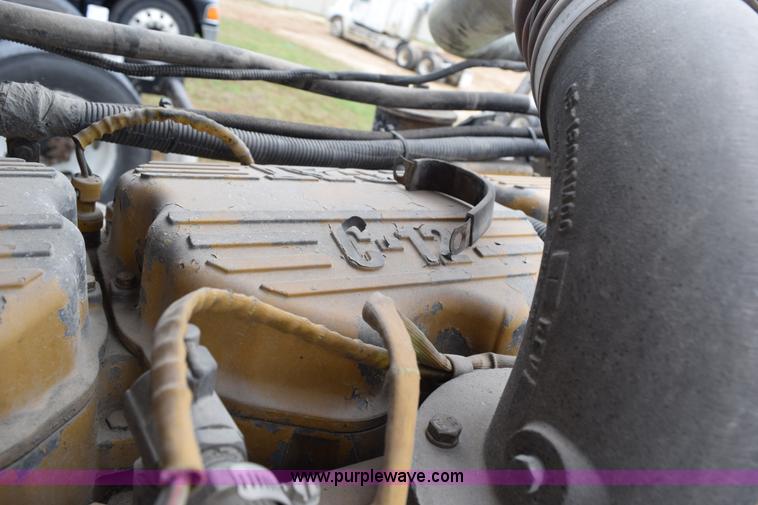 image for item K2354 1999 Peterbilt 377 semi truck