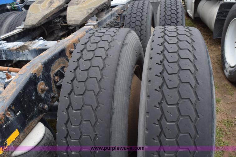 image for item K2354 1999 Peterbilt 377 semi truck