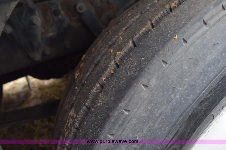 image for item K2354 1999 Peterbilt 377 semi truck