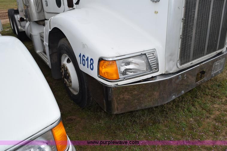 image for item K2354 1999 Peterbilt 377 semi truck