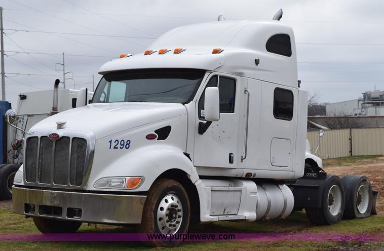 image for item K2355 2001 Peterbilt 387 semi truck