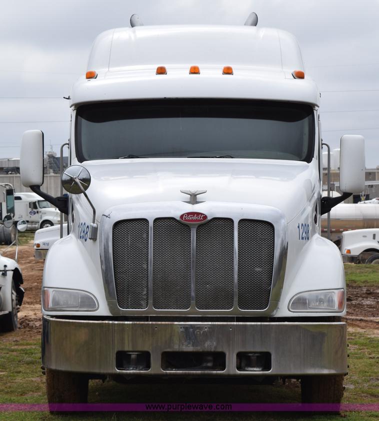 image for item K2355 2001 Peterbilt 387 semi truck