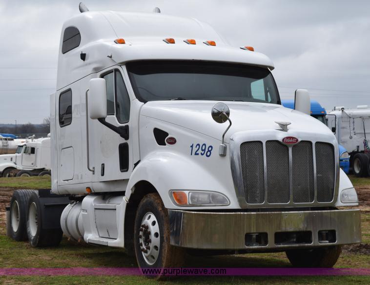 image for item K2355 2001 Peterbilt 387 semi truck