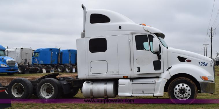 image for item K2355 2001 Peterbilt 387 semi truck