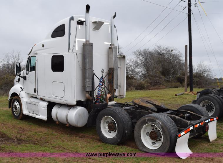 image for item K2355 2001 Peterbilt 387 semi truck