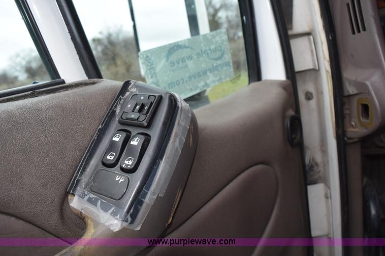 image for item K2355 2001 Peterbilt 387 semi truck